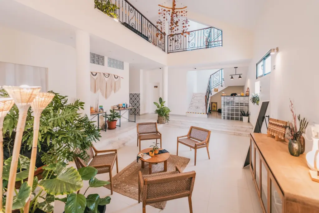 Bright, plant-filled entrance hall and reception area at Casa Jardim di Sol